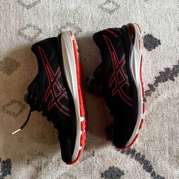 black and orange Asics worn once - Picture 4 of 7